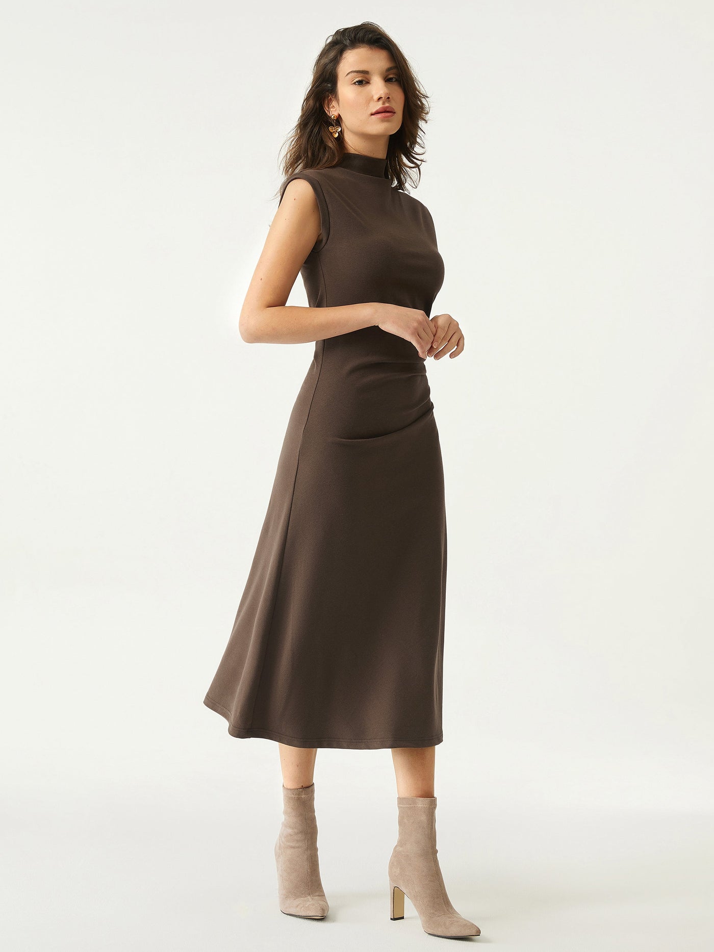 Elegant and flattering long-sleeve turtleneck dress
